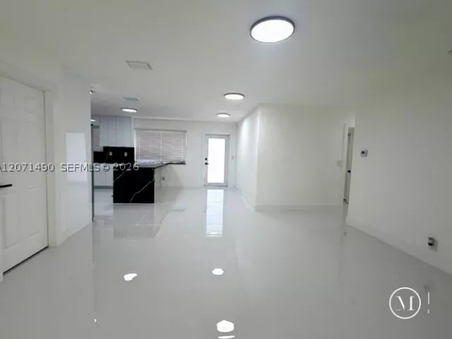 Продажа дома по адресу 3930 NW 187th St - фото 9296187