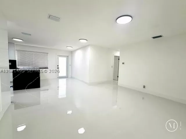 Продажа дома по адресу 3930 NW 187th St - фото 9296188