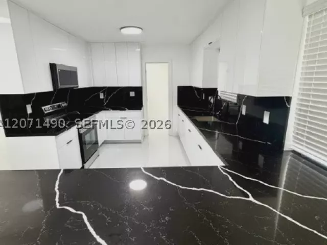 Продажа дома по адресу 3930 NW 187th St - фото 9296204