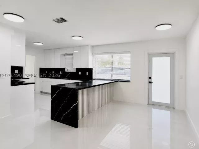 Продажа дома по адресу 3930 NW 187th St - фото 9296178