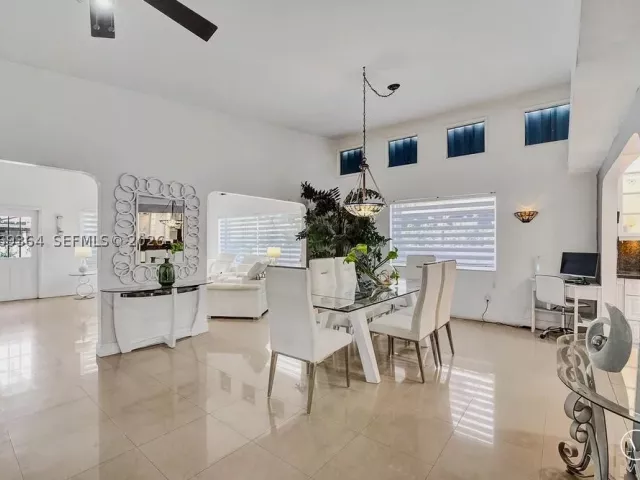 Продажа дома по адресу 1750 71st St - фото 9326416