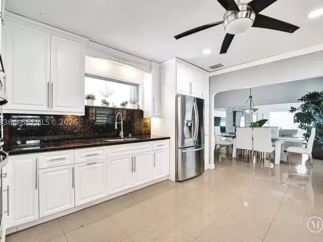 Продажа дома по адресу 1750 71st St - фото 9326426