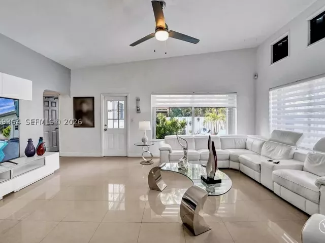 Продажа дома по адресу 1750 71st St - фото 9326403
