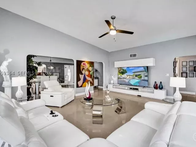 Продажа дома по адресу 1750 71st St - фото 9326434