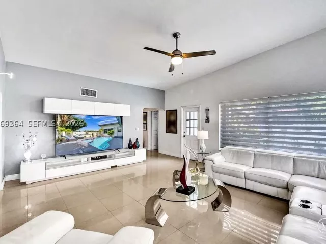 Продажа дома по адресу 1750 71st St - фото 9326435