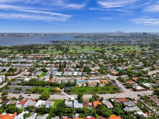 Продажа дома по адресу 1750 71st St - фото 9326437