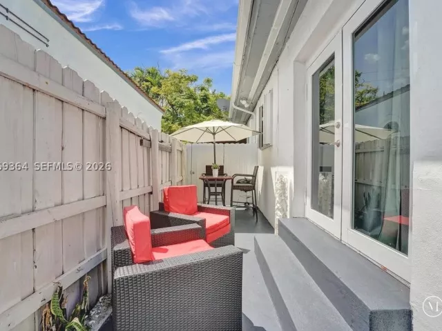 Продажа дома по адресу 1750 71st St - фото 9326445