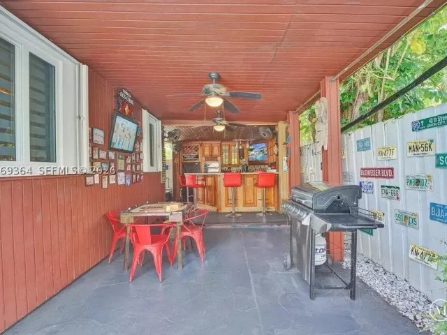 Продажа дома по адресу 1750 71st St - фото 9326458