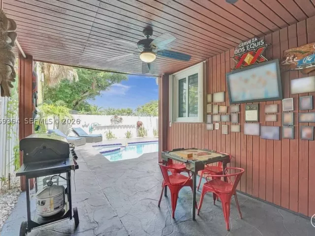 Продажа дома по адресу 1750 71st St - фото 9326459