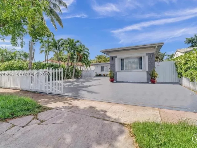 Продажа дома по адресу 1750 71st St - фото 9326406