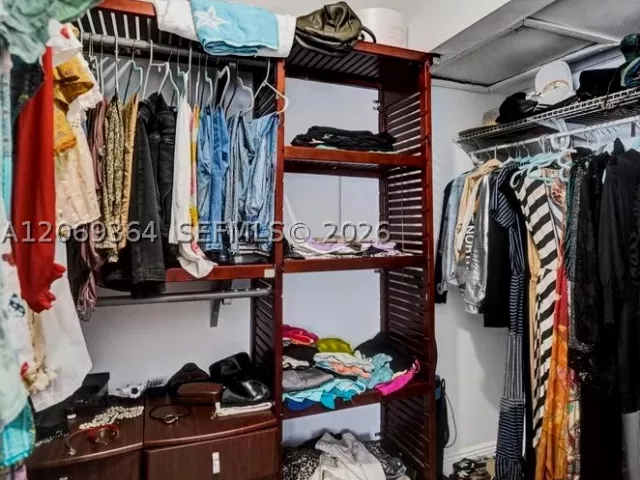 Продажа дома по адресу 1750 71st St - фото 9326471