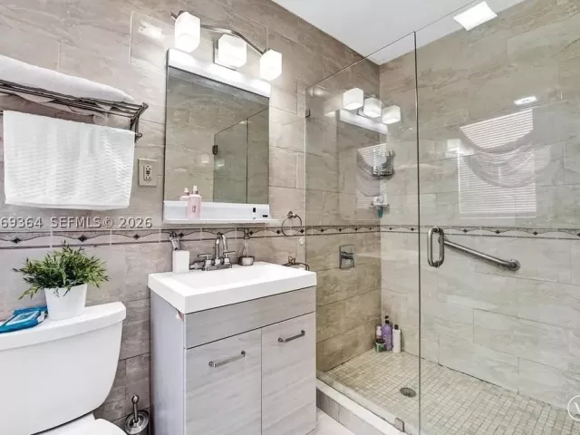 Продажа дома по адресу 1750 71st St - фото 9326473