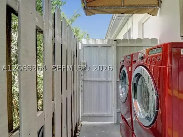 Продажа дома по адресу 1750 71st St - фото 9326474