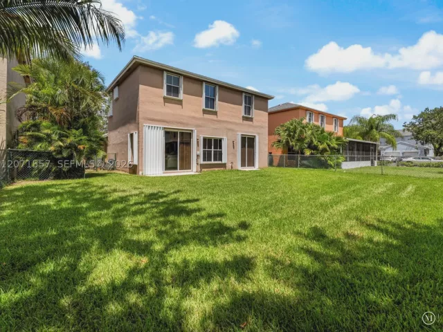 Продажа дома по адресу 20714 NW 3rd St - фото 9305976
