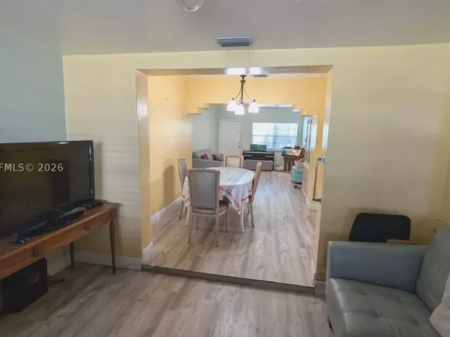 Продажа дома по адресу 1655 SW 20th St - фото 9296983