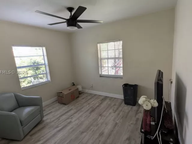 Продажа дома по адресу 1655 SW 20th St - фото 9296987