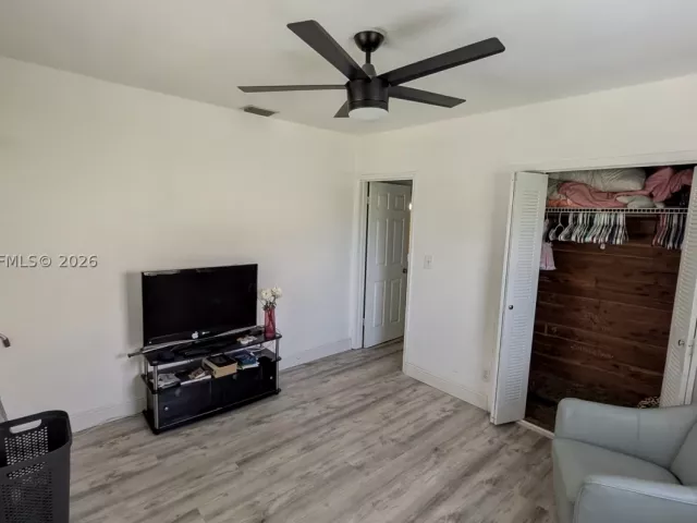 Продажа дома по адресу 1655 SW 20th St - фото 9296988