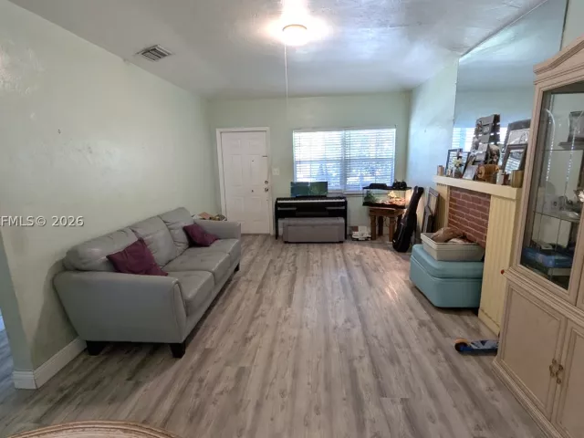 Продажа дома по адресу 1655 SW 20th St - фото 9296991