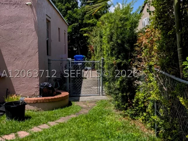 Продажа дома по адресу 1655 SW 20th St - фото 9296994
