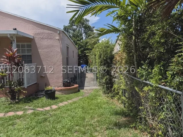 Продажа дома по адресу 1655 SW 20th St - фото 9296999
