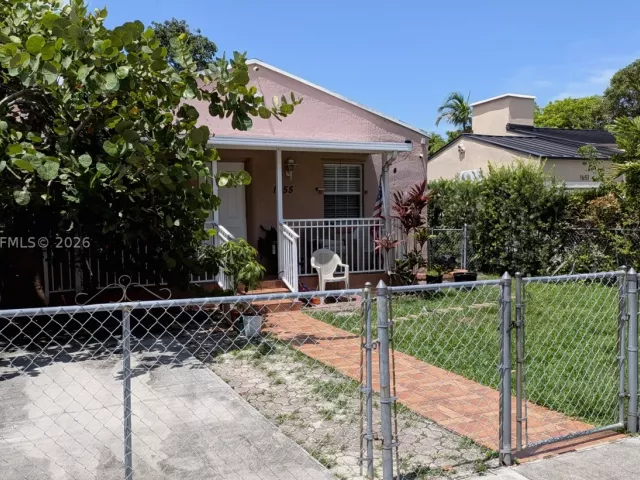 Продажа дома по адресу 1655 SW 20th St - фото 9297001