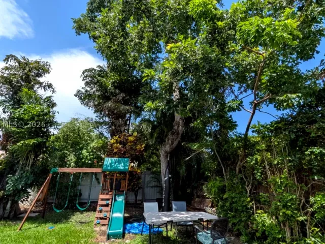 Продажа дома по адресу 1655 SW 20th St - фото 9297003