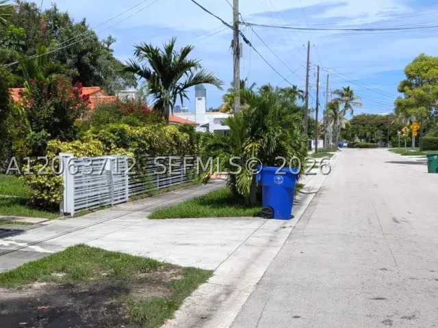 Продажа дома по адресу 1655 SW 20th St - фото 9297005