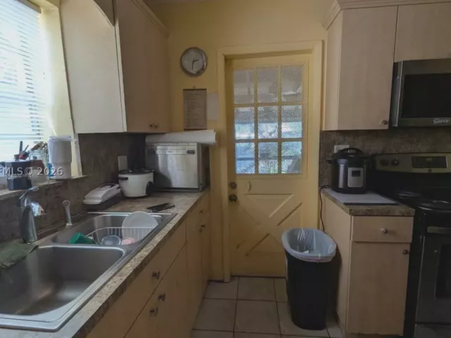 Продажа дома по адресу 1655 SW 20th St - фото 9296979