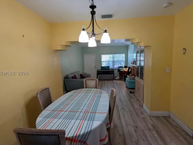 Продажа дома по адресу 1655 SW 20th St - фото 9296980