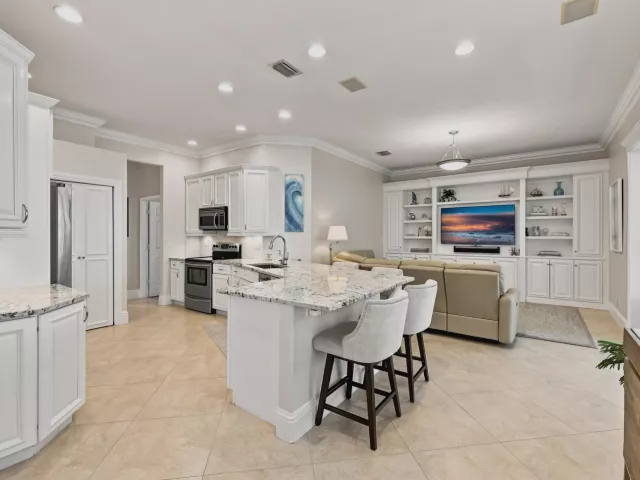 Продажа дома по адресу 1121 Delray Lakes Drive - фото 9371949