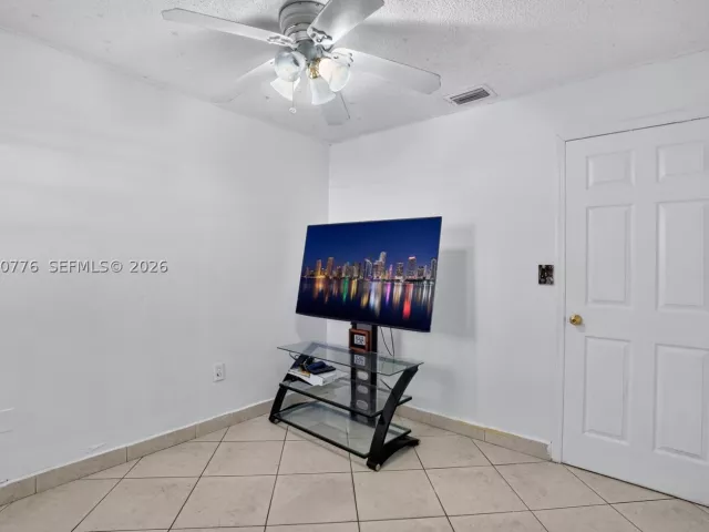 Продажа дома по адресу 2375 SW 141st Ave - фото 9296967