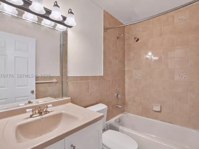 Продажа дома по адресу 2375 SW 141st Ave - фото 9296968