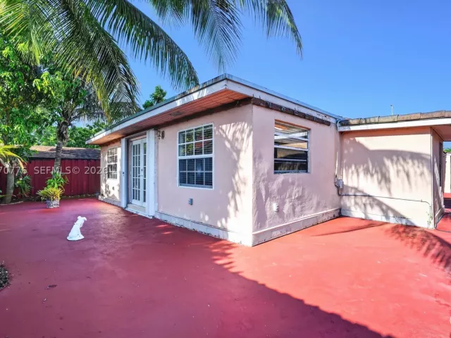 Продажа дома по адресу 2375 SW 141st Ave - фото 9296969