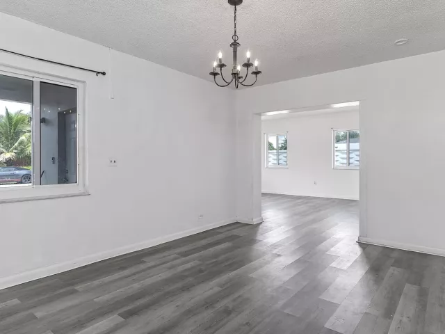 Продажа дома по адресу 16025 NW 20TH Avenue - фото 9299002