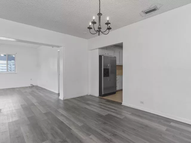Продажа дома по адресу 16025 NW 20TH Avenue - фото 9299003
