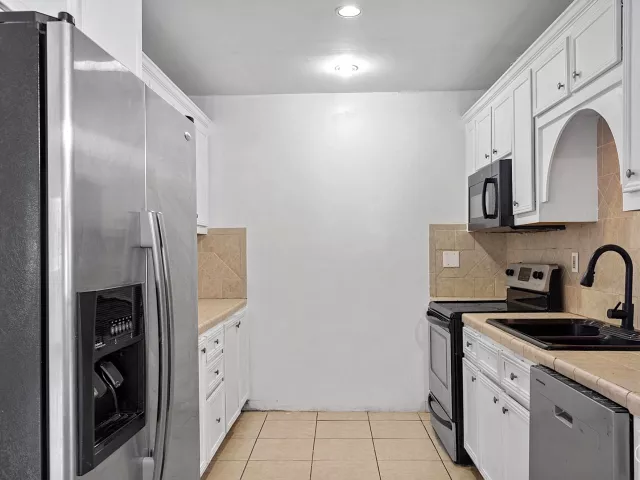 Продажа дома по адресу 16025 NW 20TH Avenue - фото 9299004