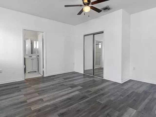 Продажа дома по адресу 16025 NW 20TH Avenue - фото 9299009