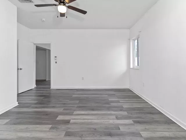 Продажа дома по адресу 16025 NW 20TH Avenue - фото 9299011