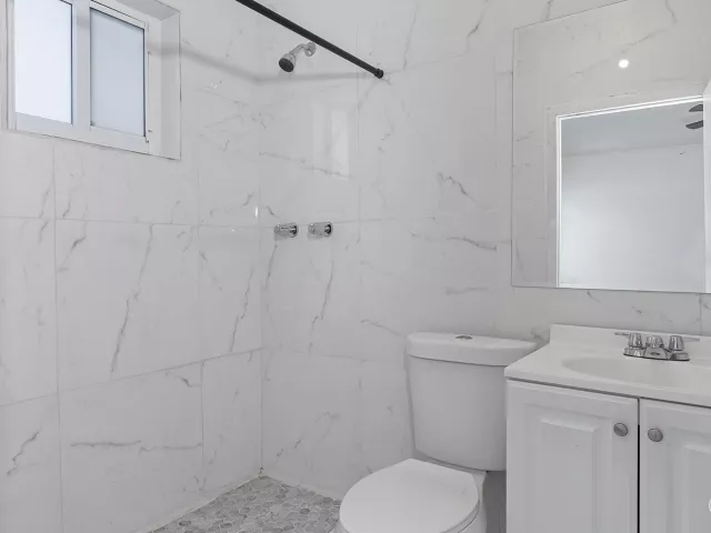 Продажа дома по адресу 16025 NW 20TH Avenue - фото 9299012