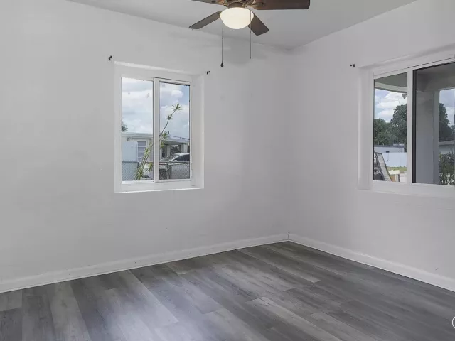 Продажа дома по адресу 16025 NW 20TH Avenue - фото 9299013