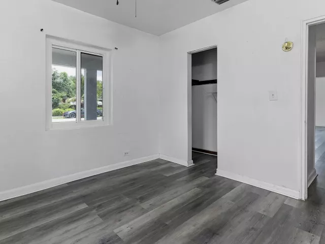 Продажа дома по адресу 16025 NW 20TH Avenue - фото 9299014