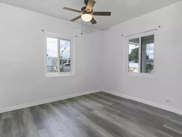 Продажа дома по адресу 16025 NW 20TH Avenue - фото 9299015