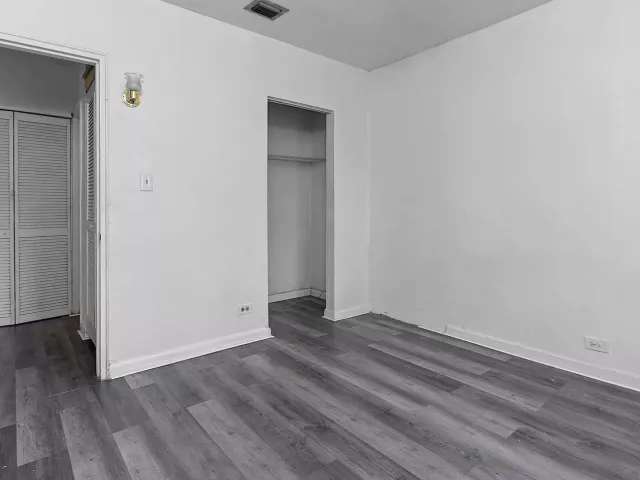 Продажа дома по адресу 16025 NW 20TH Avenue - фото 9299017