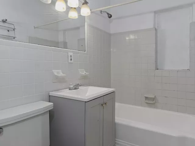Продажа дома по адресу 16025 NW 20TH Avenue - фото 9299019