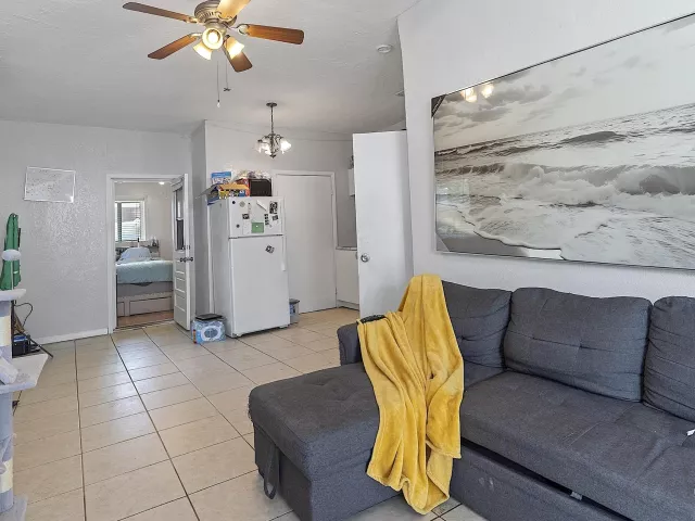 Продажа дома по адресу 16025 NW 20TH Avenue - фото 9299021