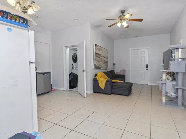 Продажа дома по адресу 16025 NW 20TH Avenue - фото 9299022
