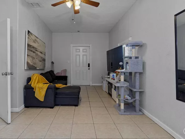 Продажа дома по адресу 16025 NW 20TH Avenue - фото 9299023
