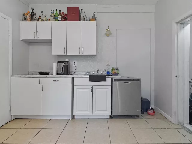 Продажа дома по адресу 16025 NW 20TH Avenue - фото 9299024
