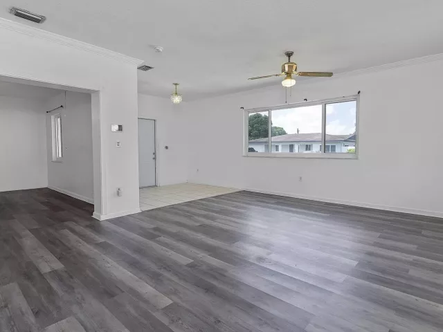 Продажа дома по адресу 16025 NW 20TH Avenue - фото 9298997