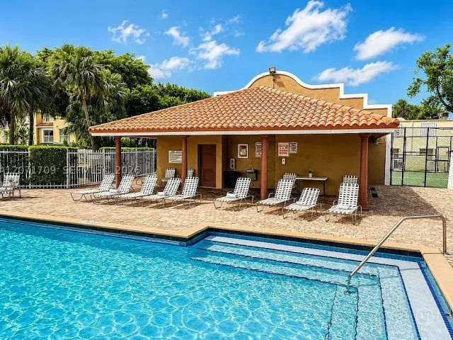 Продажа дома по адресу 8575 NW 5th Ter 1509 - фото 9297051